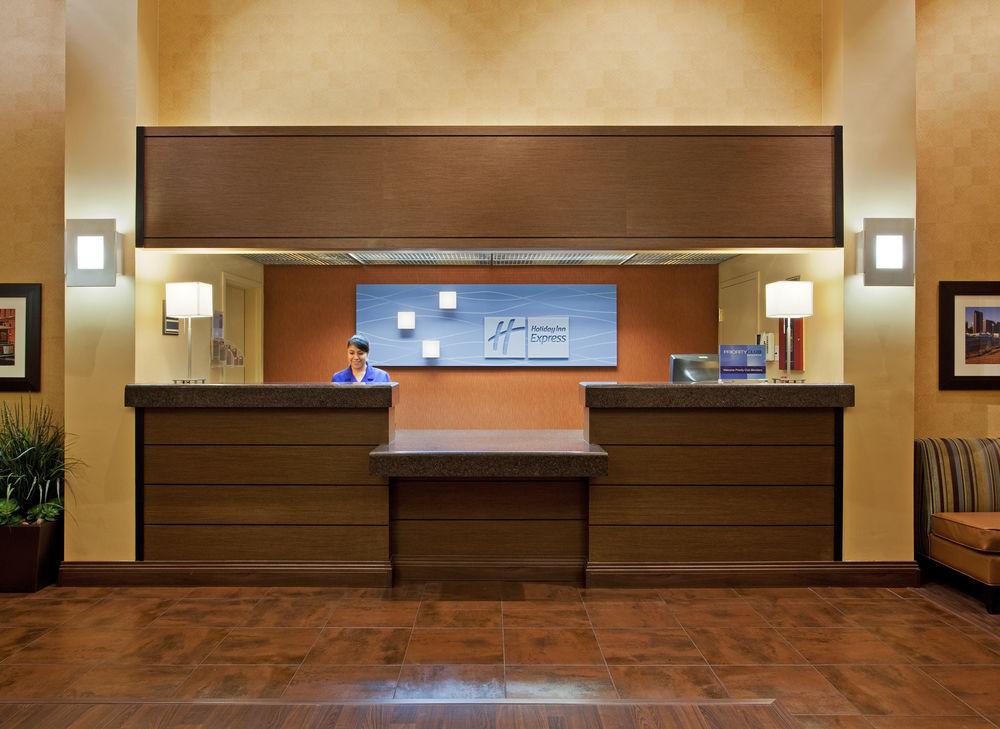 Holiday Inn Express Hotel & Suites Belmont By Ihg Bagian luar foto