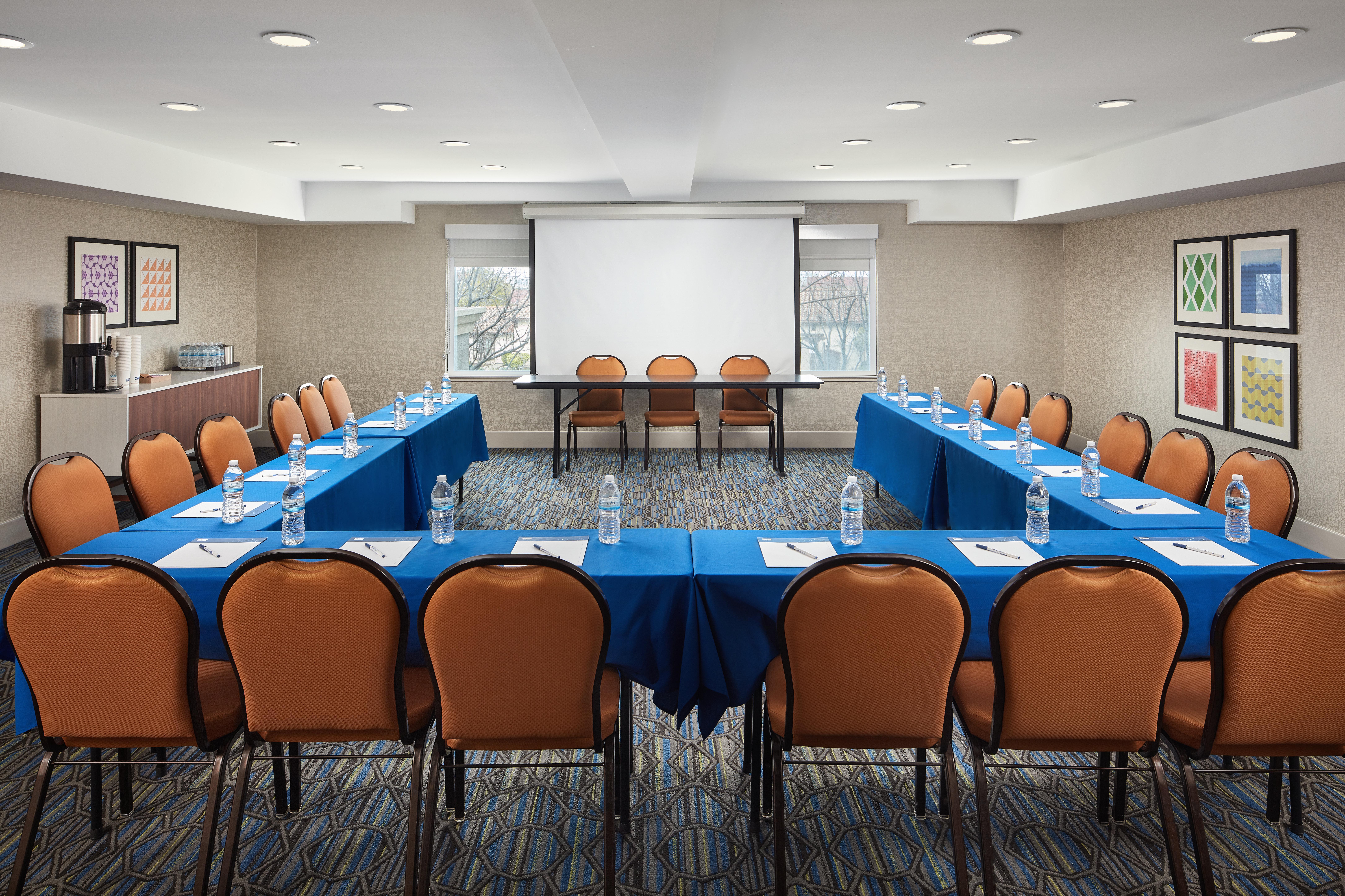 Holiday Inn Express Hotel & Suites Belmont By Ihg Bagian luar foto