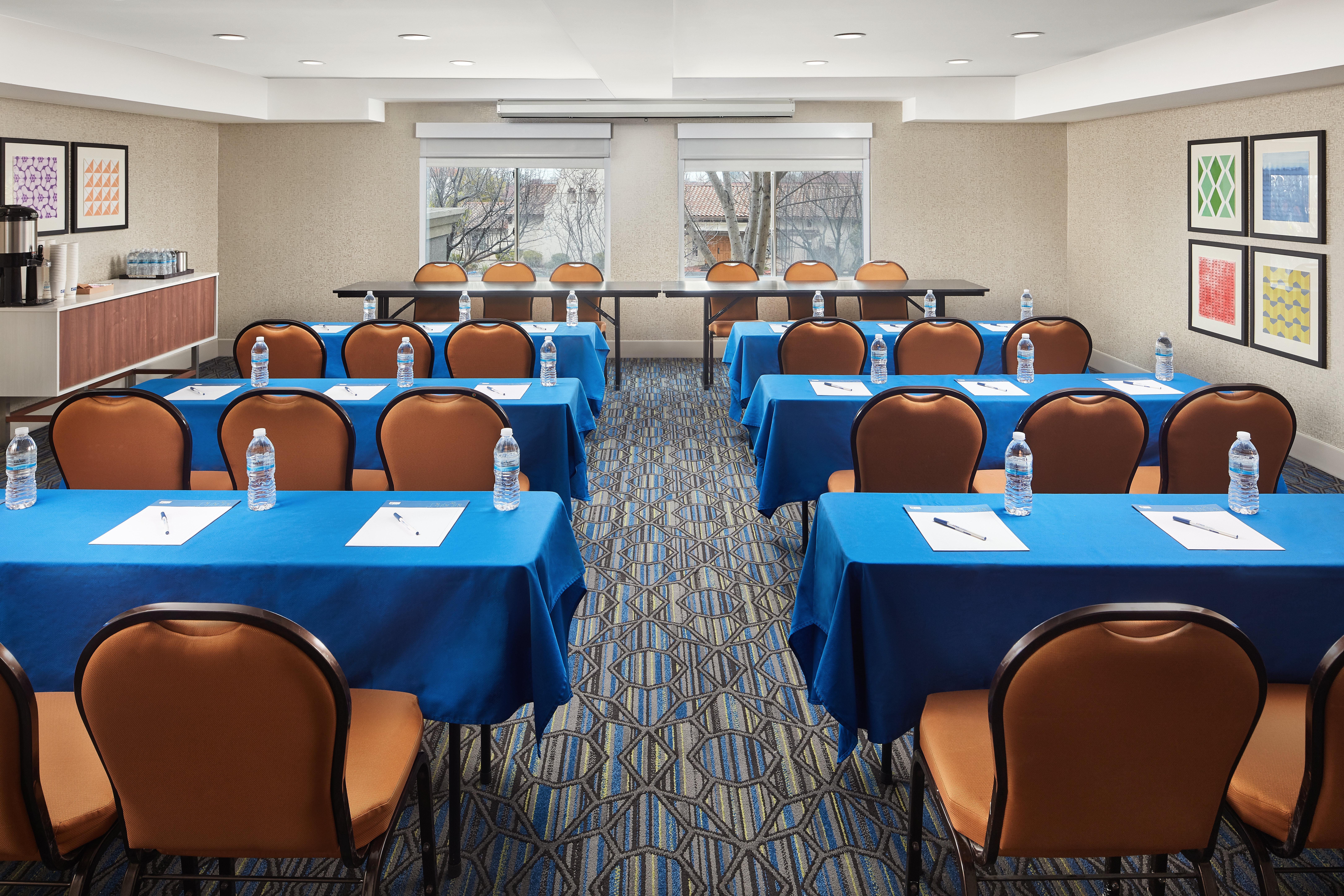 Holiday Inn Express Hotel & Suites Belmont By Ihg Bagian luar foto