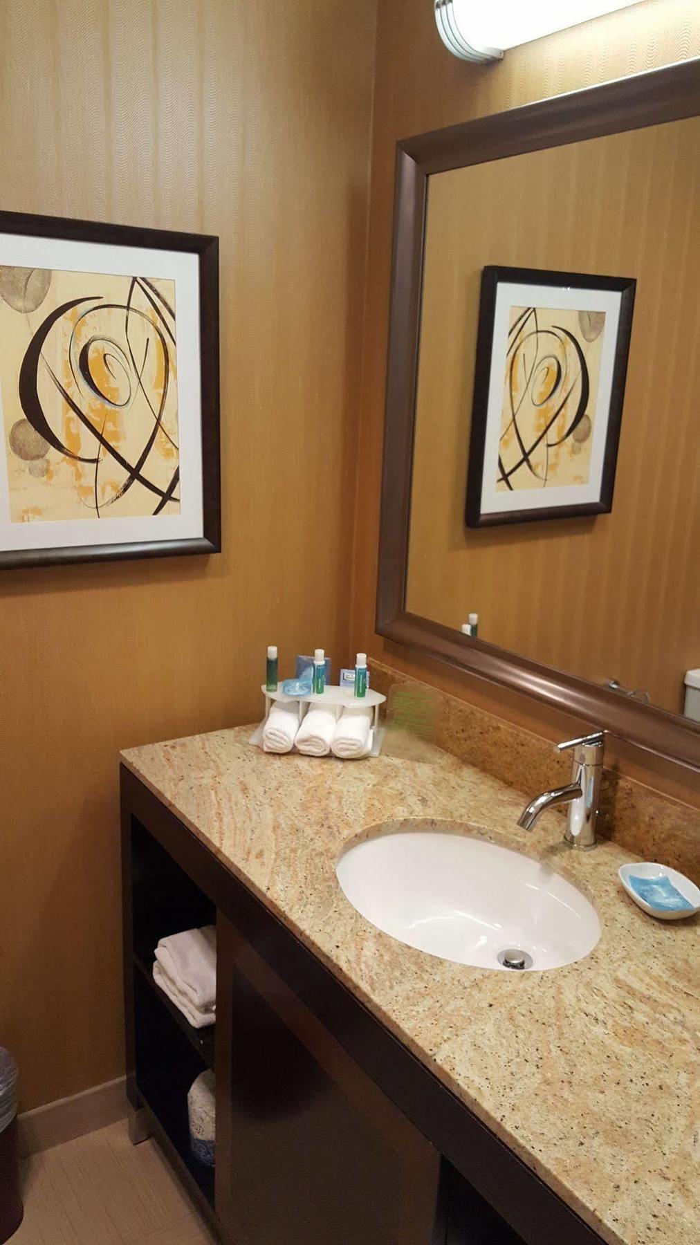 Holiday Inn Express Hotel & Suites Belmont By Ihg Bagian luar foto