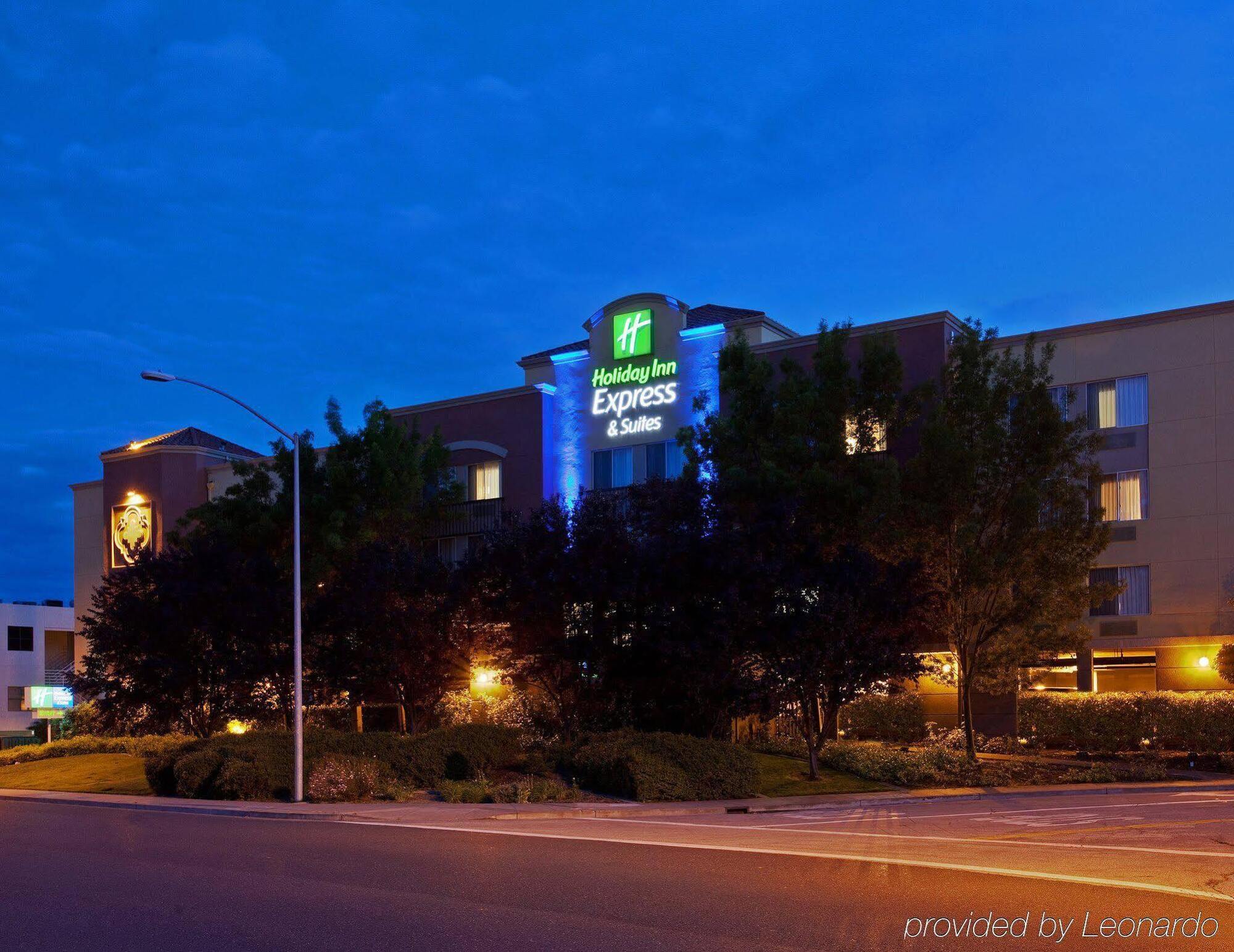 Holiday Inn Express Hotel & Suites Belmont By Ihg Bagian luar foto