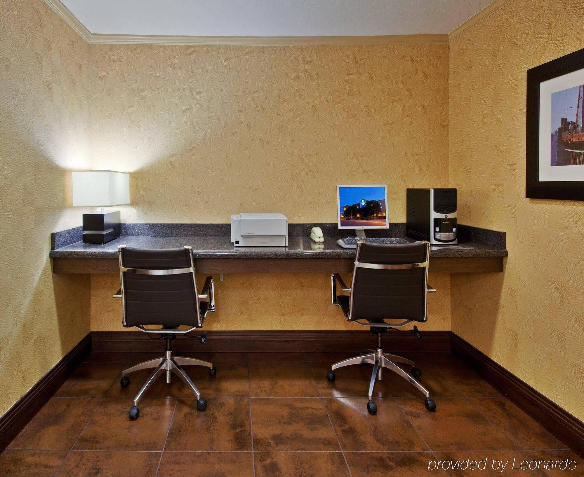 Holiday Inn Express Hotel & Suites Belmont By Ihg Bagian luar foto