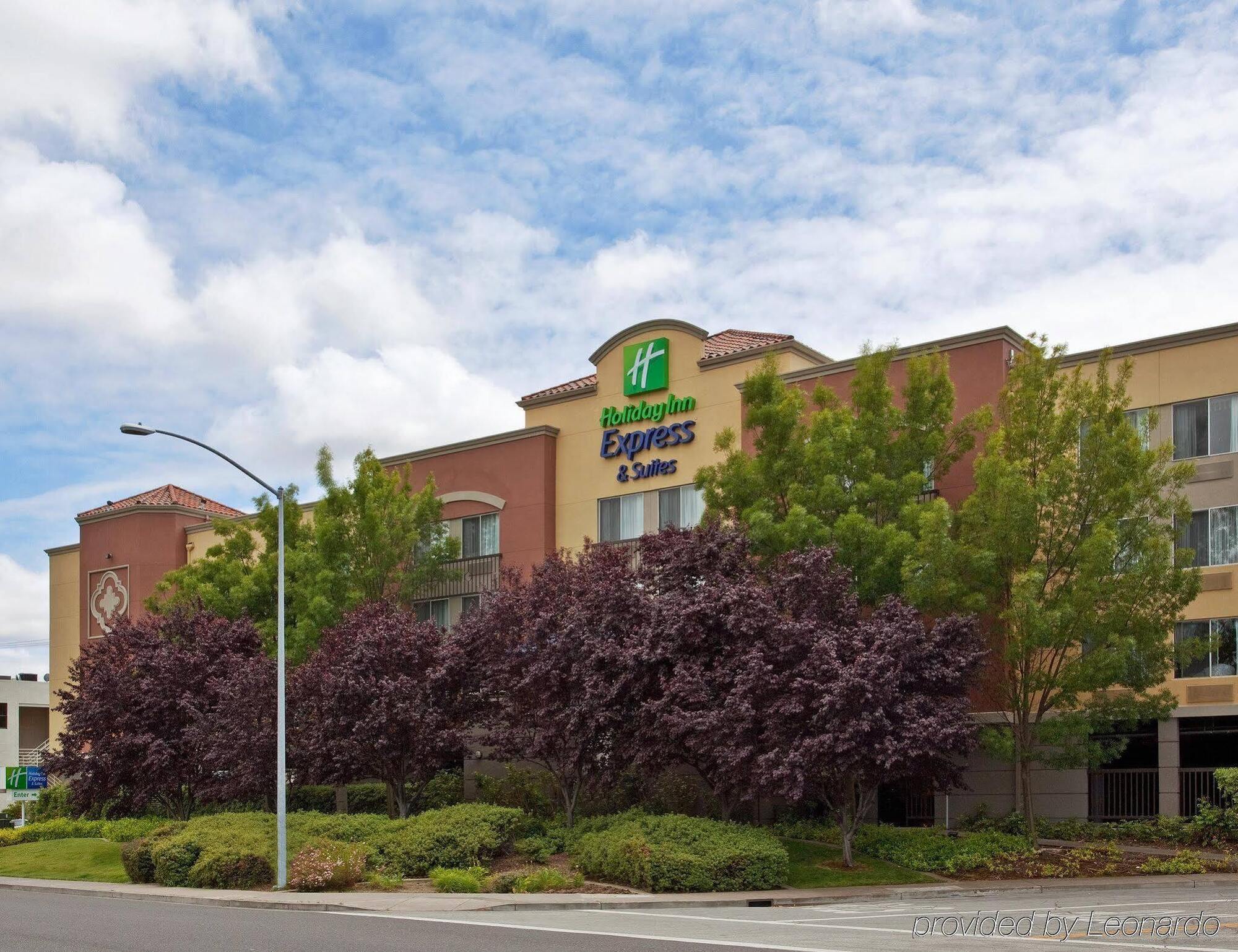 Holiday Inn Express Hotel & Suites Belmont By Ihg Bagian luar foto